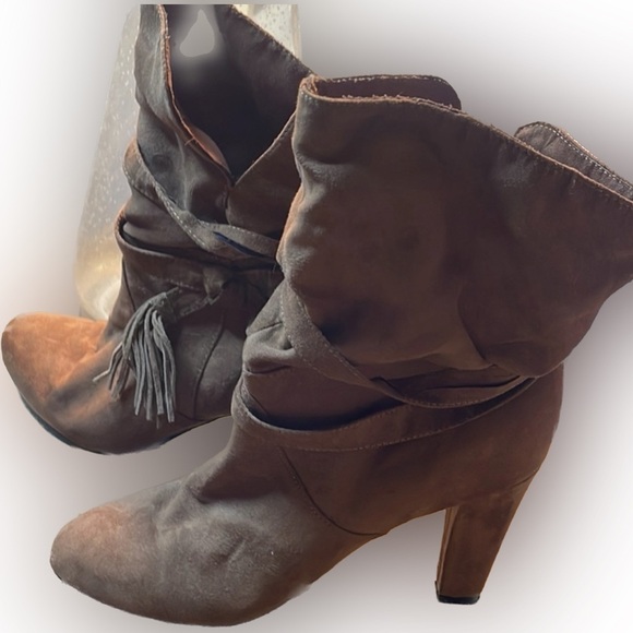 Express Womens 9 Brown Fabric Fringe Tassle Almond Toe Heeled Ankle Boots - Picture 1 of 4